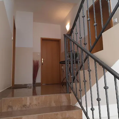 Apartmani Leon Simuni Exterior photo
